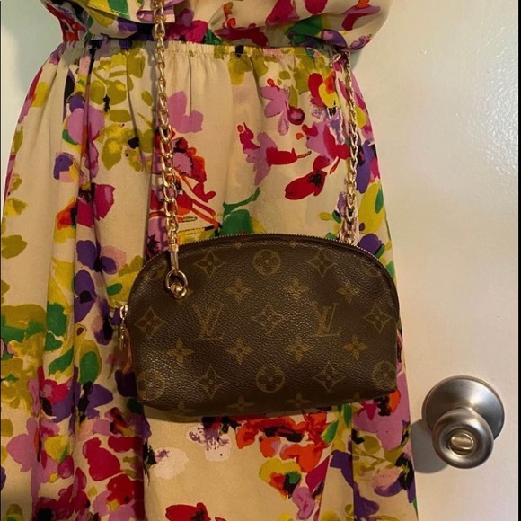 Louis Vuitton Cosmetic Pochette - Picture 5 of 7